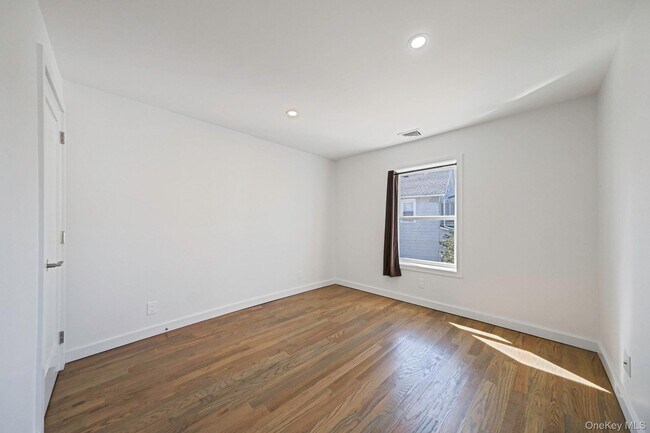 Building Photo - 46 Maxwell Ave