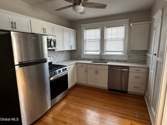 Building Photo - 122 Pinewoods Ave