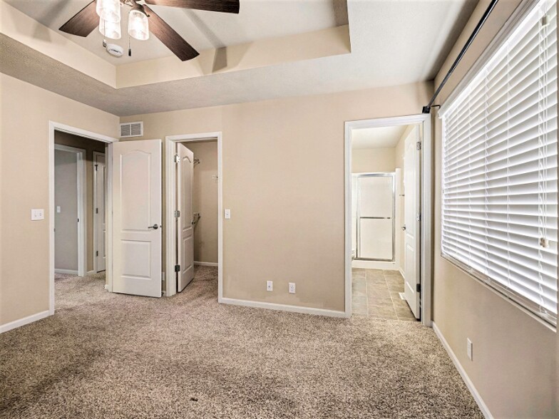 Building Photo - 16431 Cary St