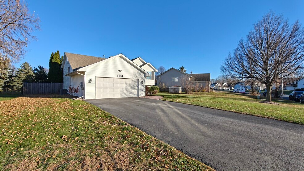 Building Photo - 1943 Parkway Ave