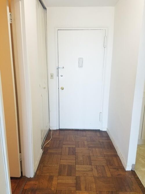 Building Photo - 2100 Linwood Ave