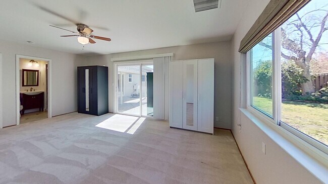 Building Photo - 3713 Justine Dr