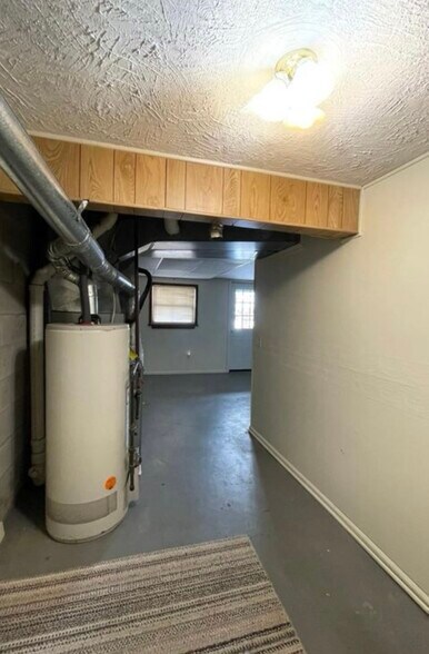 Building Photo - 1083 Cunningham Dr