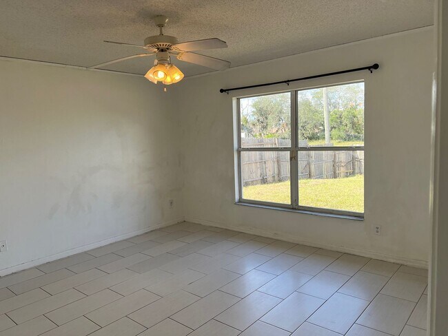 Building Photo - 217 Grouper Ct