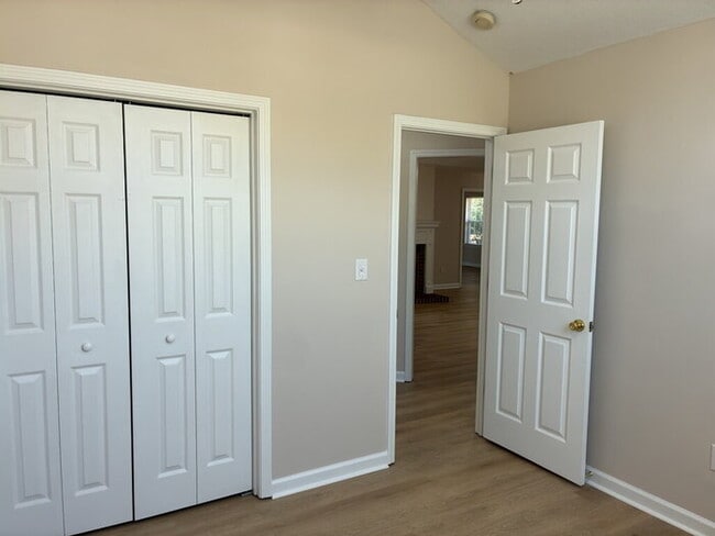 Building Photo - 122 Woodbridge Ct