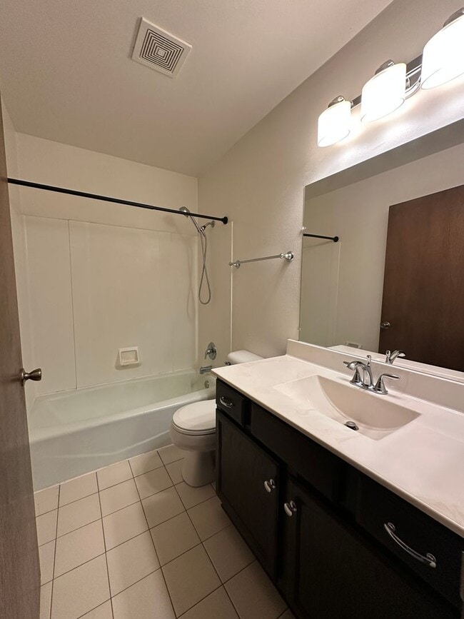Building Photo - 3BD Townhome in Hartridge