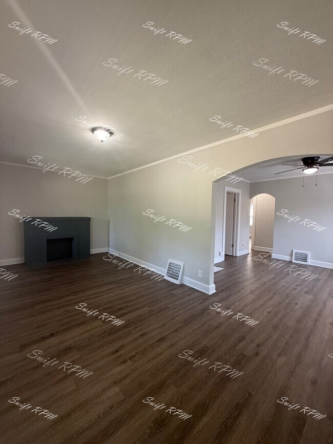 Building Photo - 3811 Monroe Ave