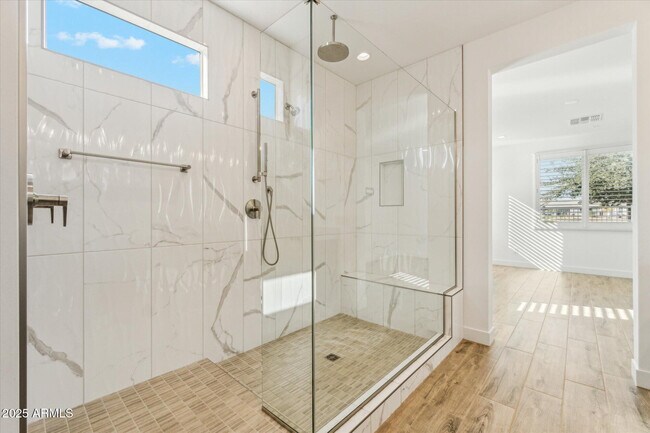 Building Photo - 11138 N San Clemente St