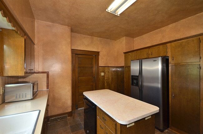 Building Photo - Beautiful Historic 3 Bedroom, 2 bath Home ...
