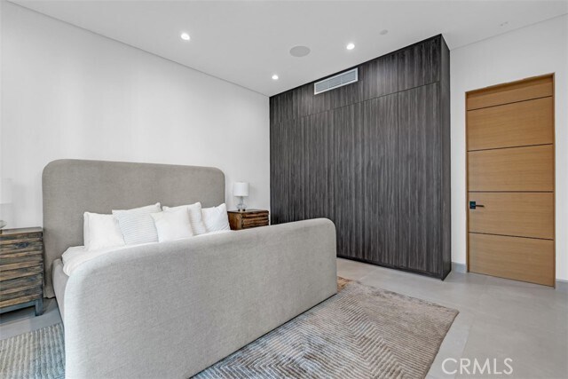 Building Photo - 13016 Chandler Blvd