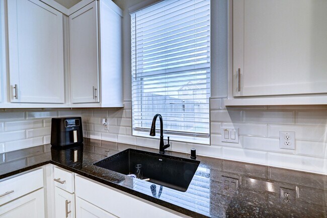 Building Photo - 1523 Cathedral Bend Drive