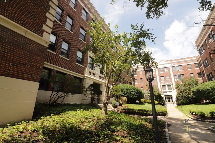Building Photo - 145 Englewood Ave