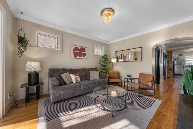 Building Photo - 340 E Clarence St