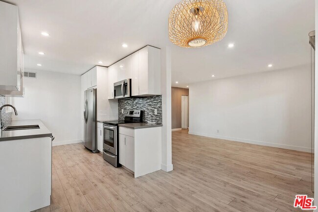 Building Photo - 23665 Park Capri