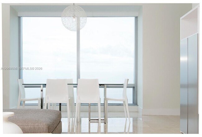 Building Photo - 1425 Brickell Ave