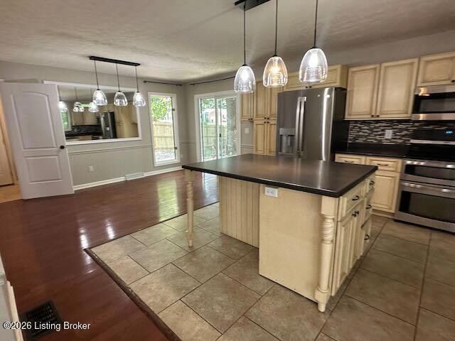 Building Photo - 1807 Oriole Dr