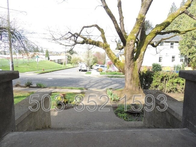 Building Photo - 122 SE 60th Ave