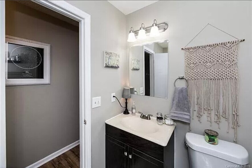 Building Photo - 6145 Meadow Rose Ln Apt K