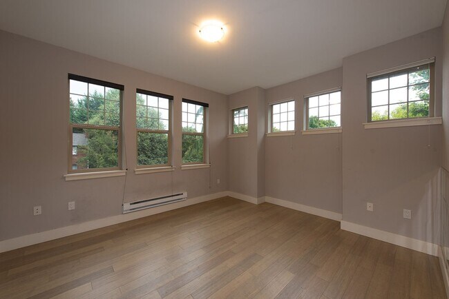 Building Photo - 8535 Avondale Rd NE