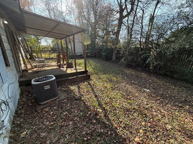 Building Photo - 1-bed/1-bath Duplex!