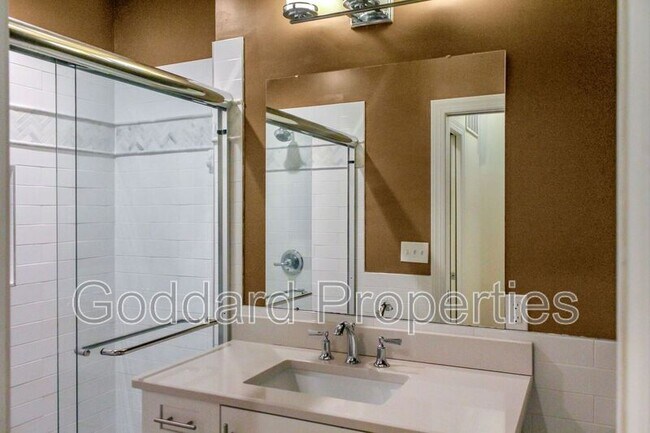 Building Photo - 907 Stiles St