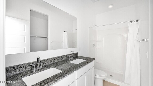 Building Photo - 40035 W Shaver Dr