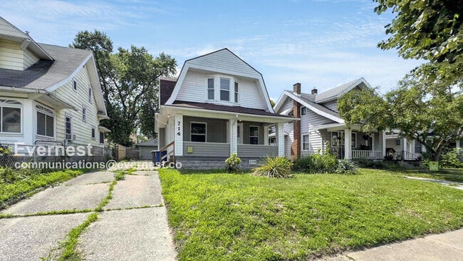 Primary Photo - 714 Hampton Ave