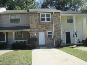 Building Photo - Stunning 2 Bed, 2 1/2 Bath Townhouse Available July 2026