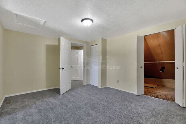 Building Photo - 817 Lancelot Ct