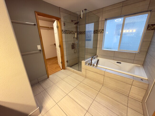 Building Photo - 5124 NW Crady Ln