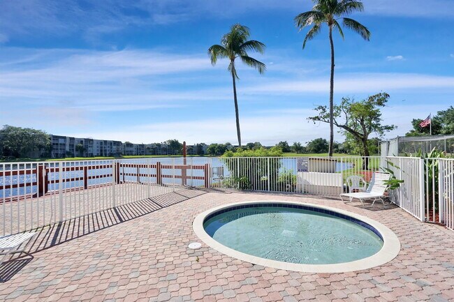 Building Photo - 1526 Whitehall Dr