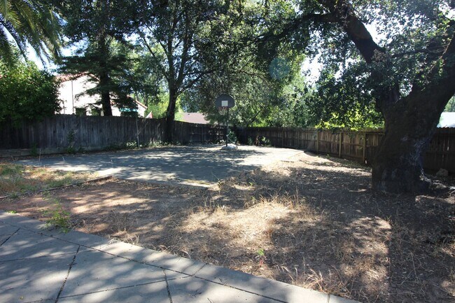 Building Photo - 4 Bedroom Home in Cloverdale