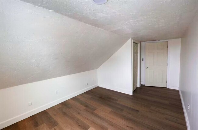 Building Photo - 281 Beach St