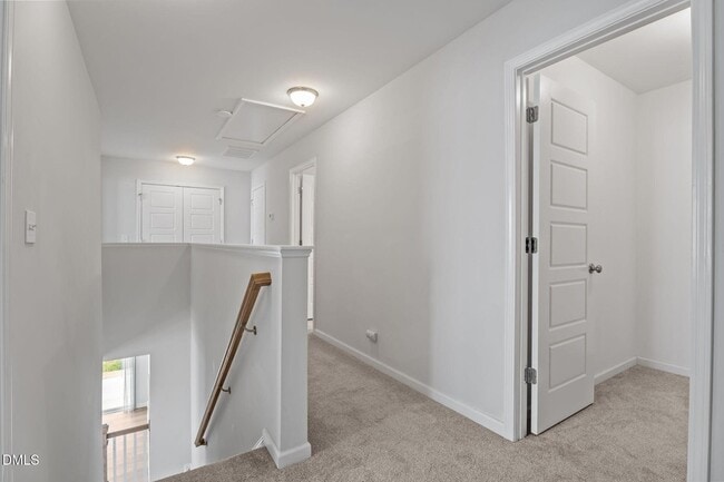 Building Photo - 745 Putney Hl Rd