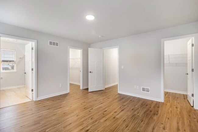 Building Photo - 670 Lambert Dr