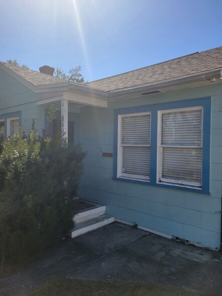 Building Photo - 860 16th Ave S