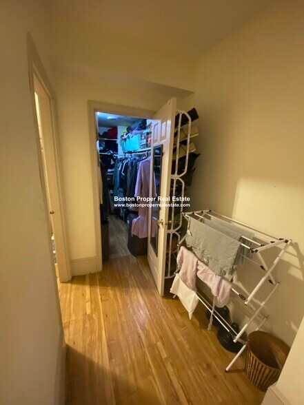 Building Photo - 477 Beacon St