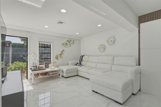 Building Photo - 11621 NW 58th Pl
