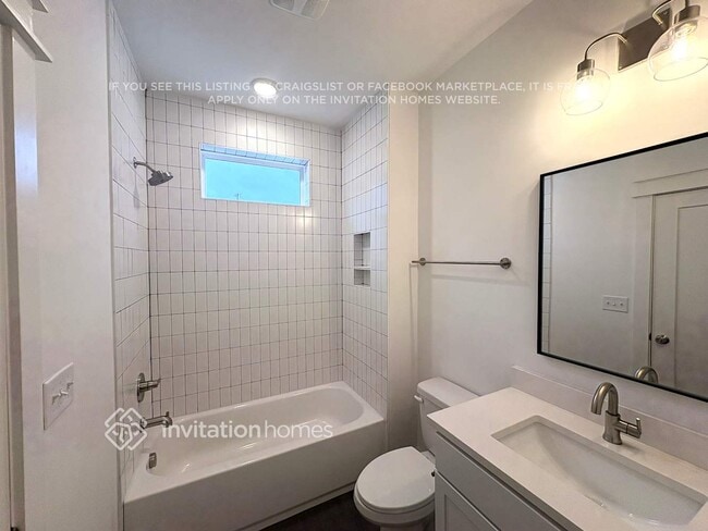 Building Photo - 422 38th Ave N