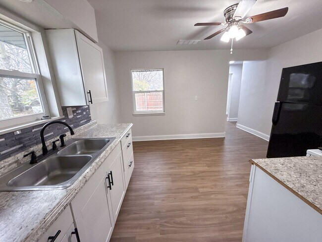 Building Photo - Freshly Updated Home on a Quiet Street with Large Yard!