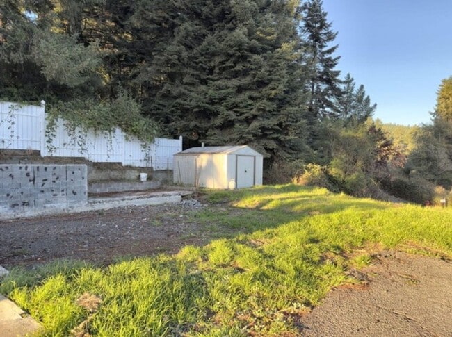 Building Photo - Spacious 4-Bedroom Home with Stunning Hilltop Views in Fortuna, CA
