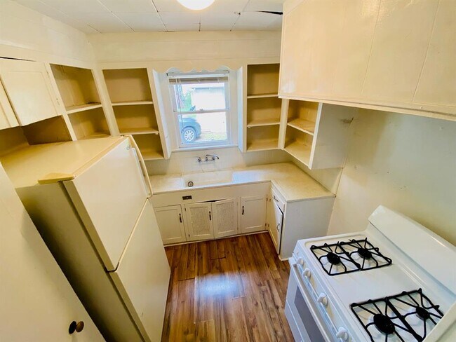 Building Photo - 4902 Caswell Ave