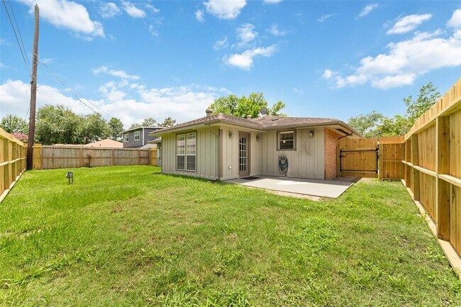 Building Photo - 4118 Donna Lynn Dr
