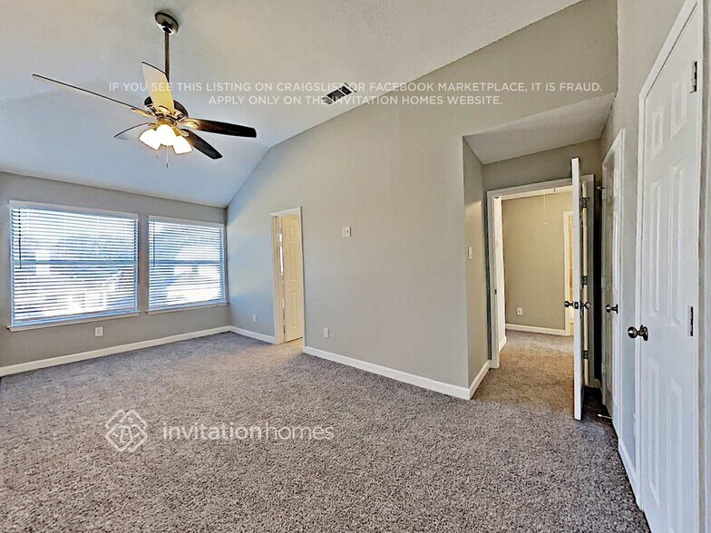 Building Photo - 7992 Roundtable Rd