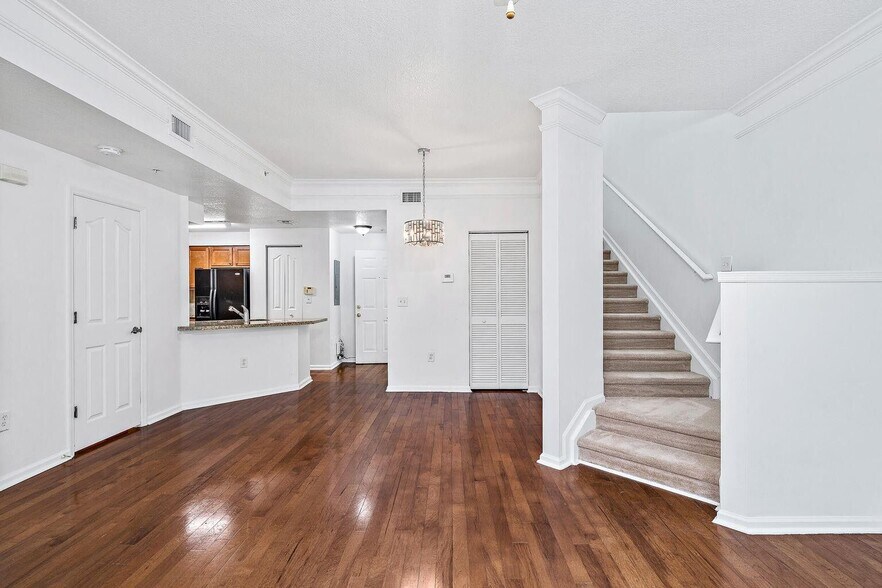 Building Photo - 255 Murcia Dr
