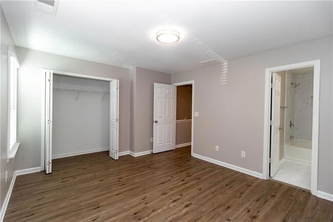 Building Photo - 745 Crestwell Cir