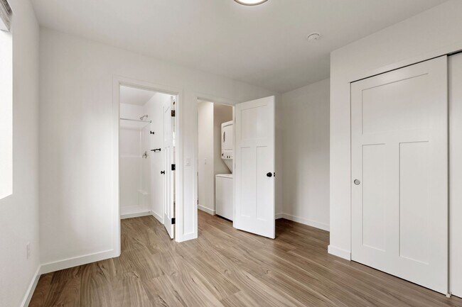 Building Photo - Brand new 3 bedroom 3 full bath townhouse in Thurston! $1,000 OFF YOUR FIRST MONTH'S RENT!