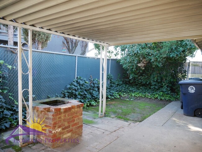 Building Photo - 2741-2743 El Caprice Dr