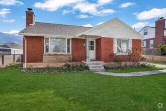 Building Photo - 3 Weeks Rent Free! Beautiful 5 Bed 2 Bath ...