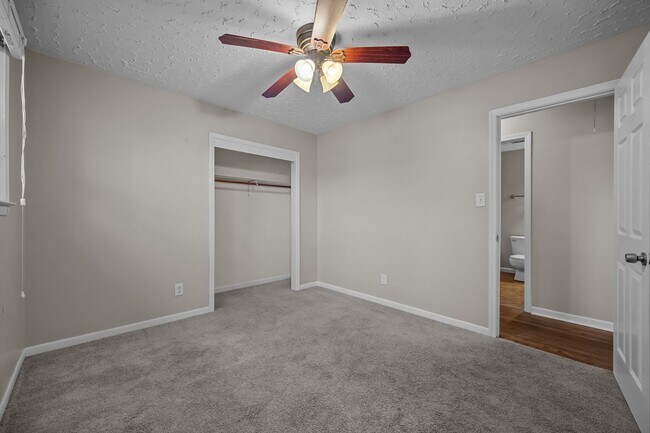 Building Photo - Welcome to Regalwoods!